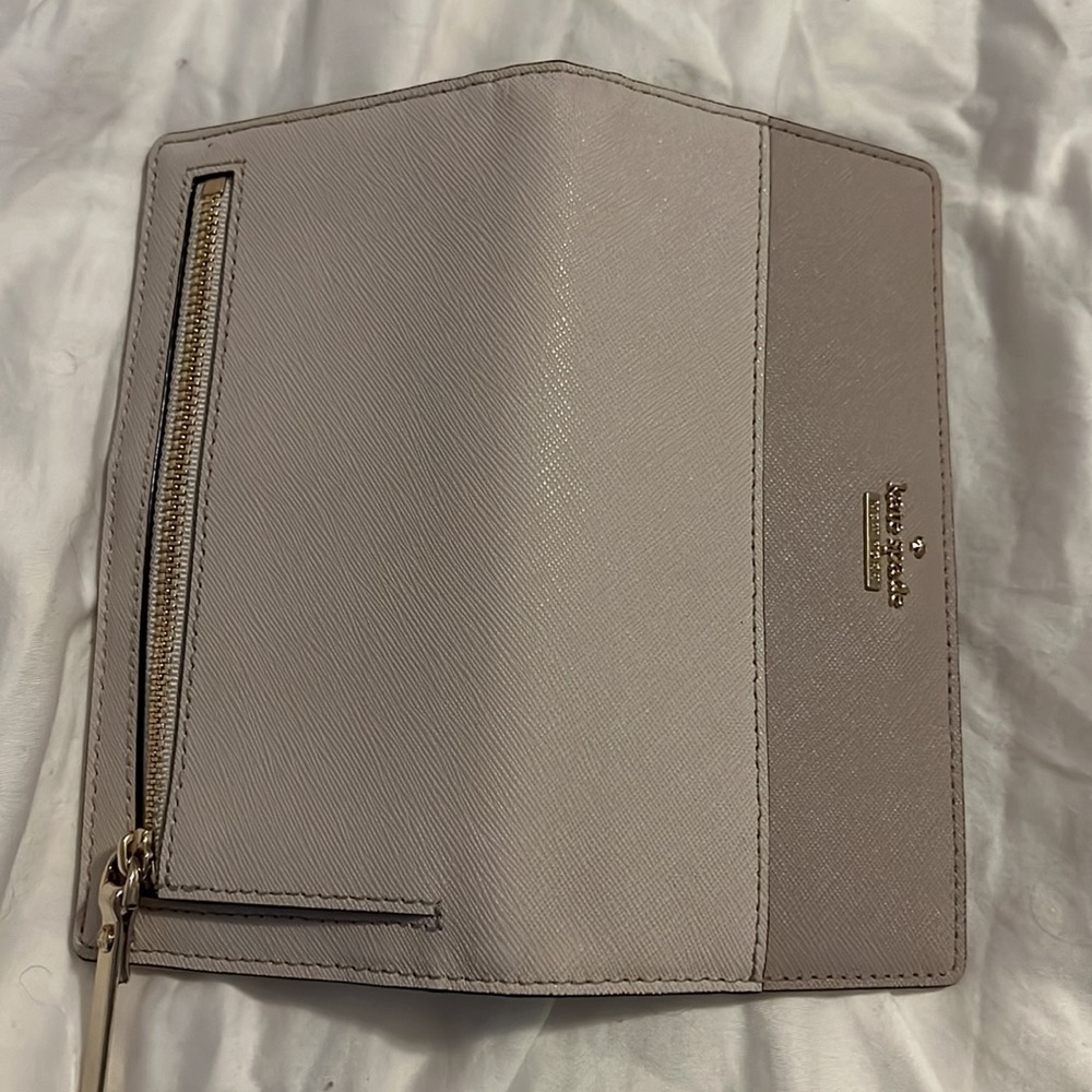Kate Spade ♠️ Wallet - Picture 3 of 3